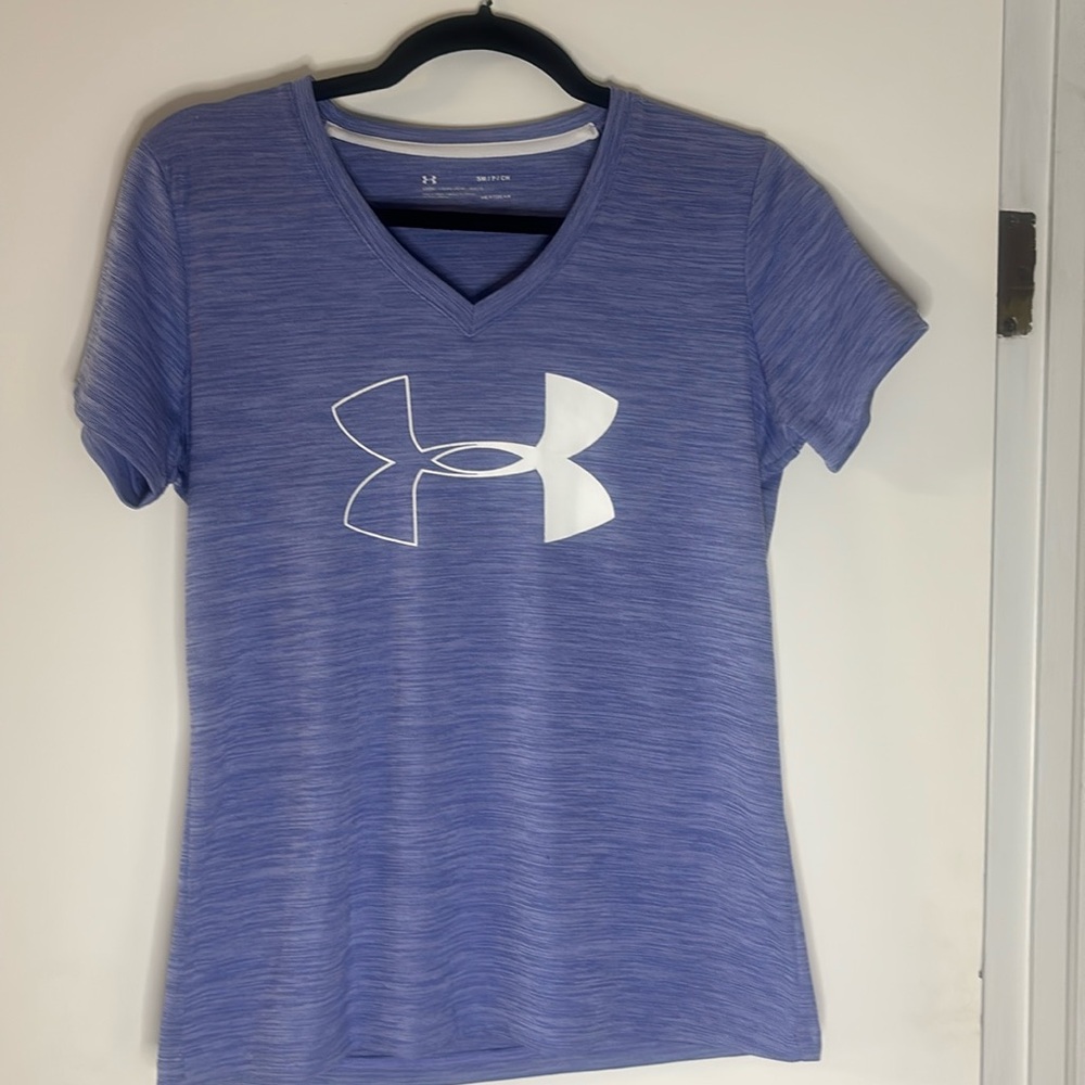 Women’s Under Armor V-neck tshirt